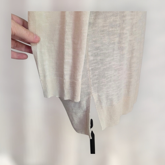 ⭐️GAP Cream Sweater with Watermelon Design Size Small (Fits More Like A Med) - Picture 2 of 6